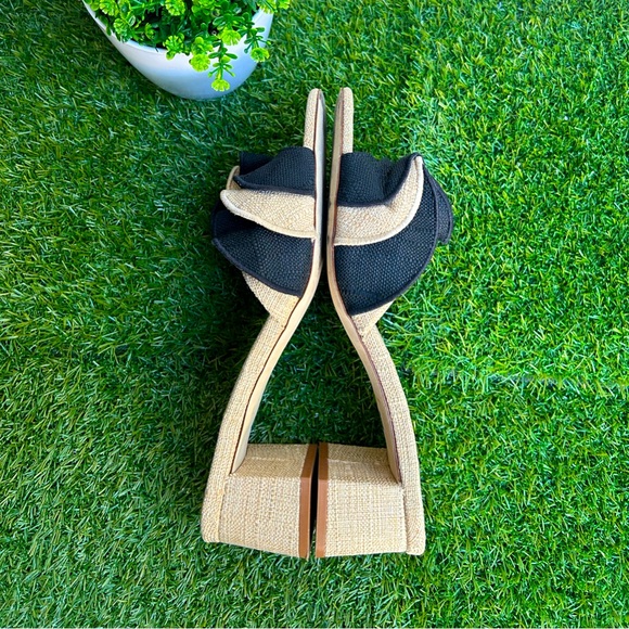 LARROUDÉ
Raffia
Brigitte Ruffle Mule In Beige and Black
$315
Women size 11 - Picture 15 of 17